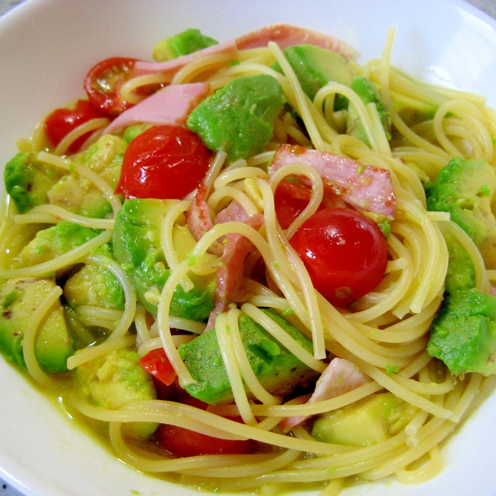 うまっ!☆アボカドとプチトマトのコンソメパスタ☆